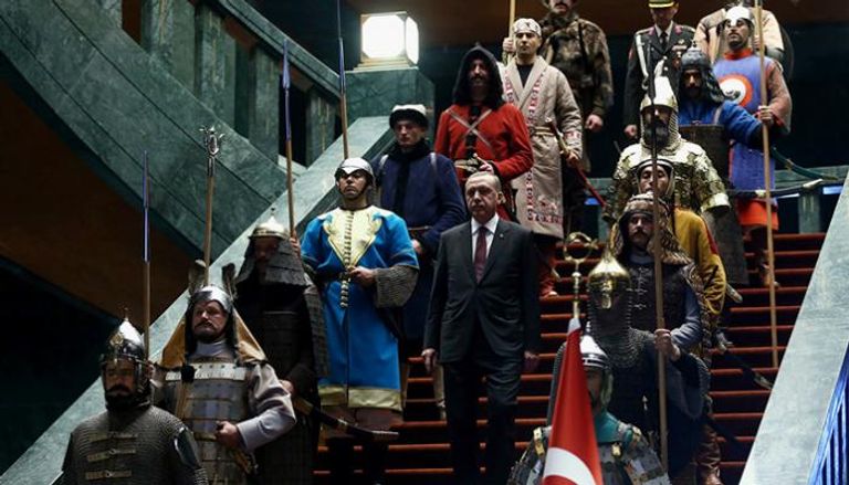 حرس أردوغان بالزي العثماني