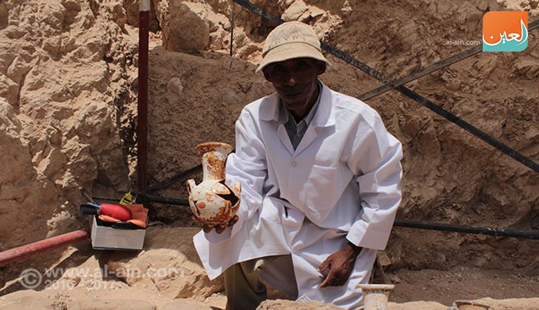 خالد العناني خلال إعلان الكشف الأثري