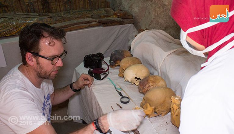 خالد العناني خلال إعلان الكشف الأثري