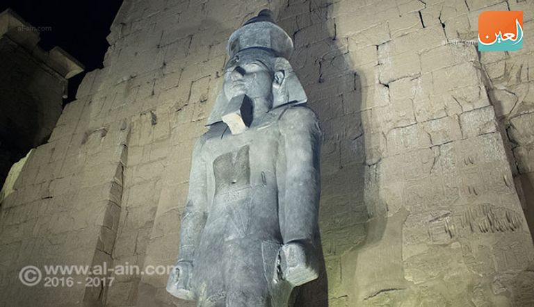 تمثال رمسيس الثاني أثناء حفل استقباله في معبد الأقصر جنوب مصر