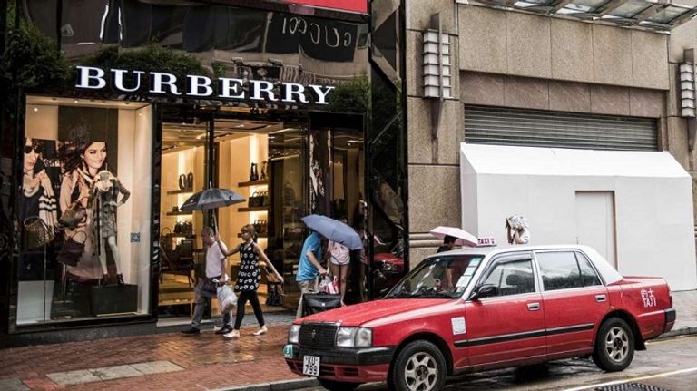 انخفاض مبيعات بيت أزياء باربري 