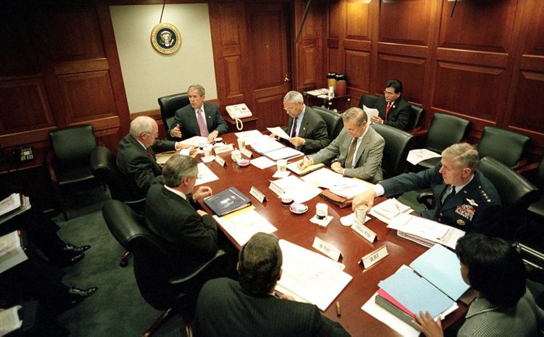 مجلس الأمن القومي الأمريكي أثناء إنعقاده مع بوش الإبن