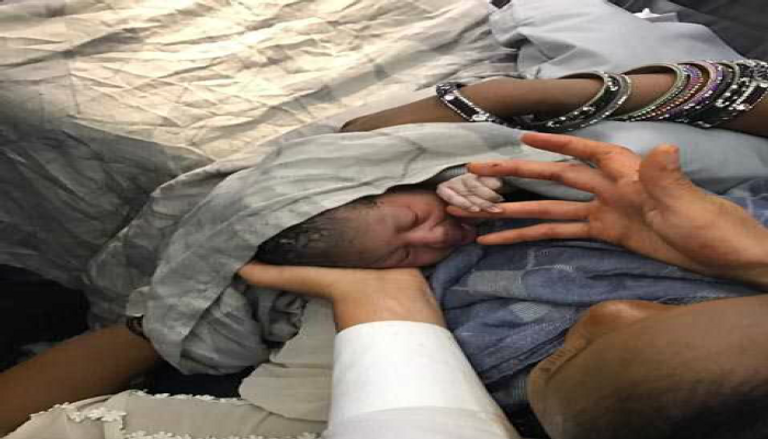 الرضيع الذي ضمن وظيفته المستقبلية