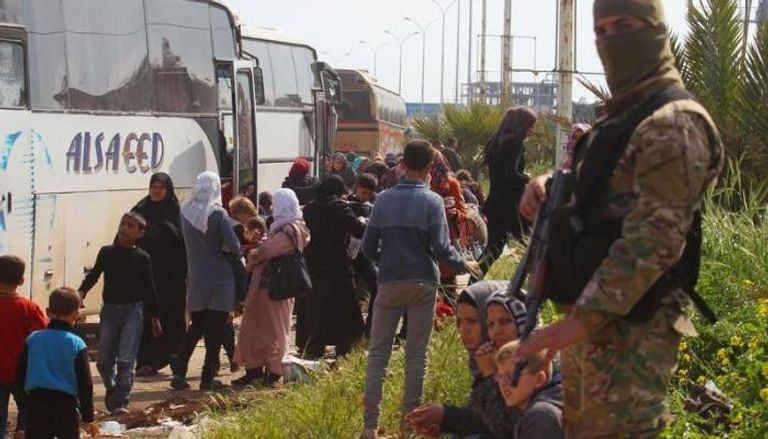 استئناف عمليات إجلاء سكان بلدات سورية
