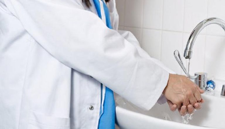 غسل اليدين يقلل الإصابة بالجراثيم والبكتيريا