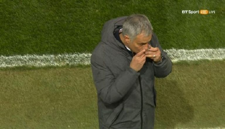 مورينيو مع الورقة 