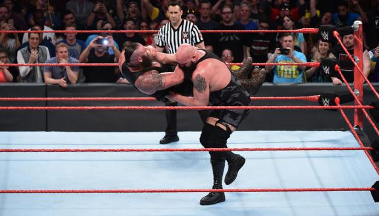 انهيار الحلبة ينهي النزال بدون فائز