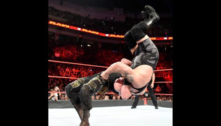 انهيار الحلبة ينهي النزال بدون فائز