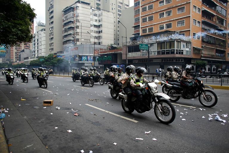 الأمن الفنزويلي يواجه المظاهرات