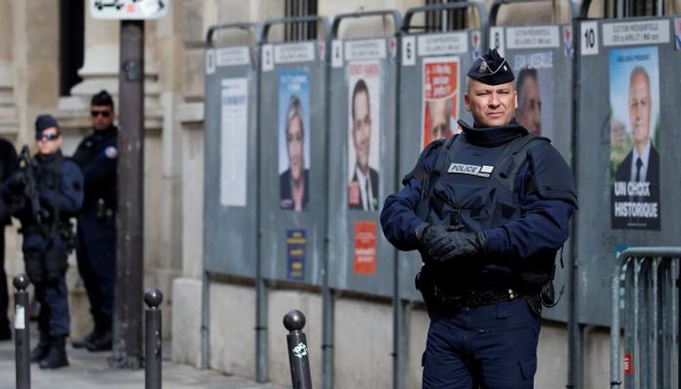 تشديدات أمنية غير مسبوقة في الانتخابات الفرنسية (رويترز)