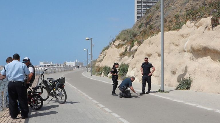 الأجهزة الإسرائيلية في موقع الحادث بتل أبيب