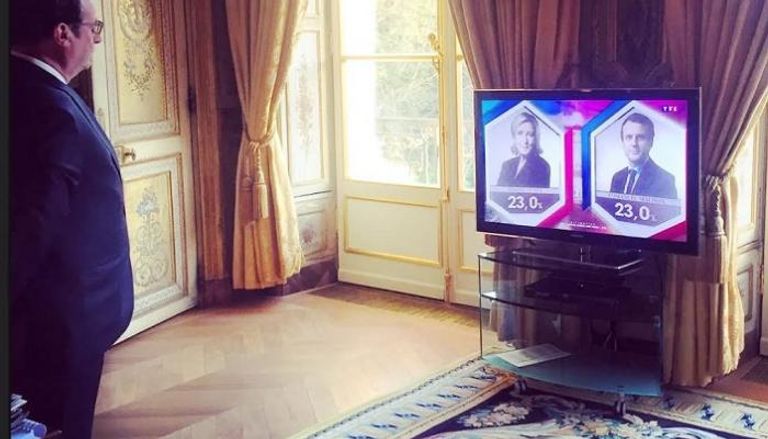 الرئيس الفرنسي تابع الانتخابات عبر التلفاز