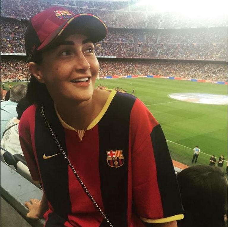 فنانون يحتفلون بفوز نادي برشلونة 