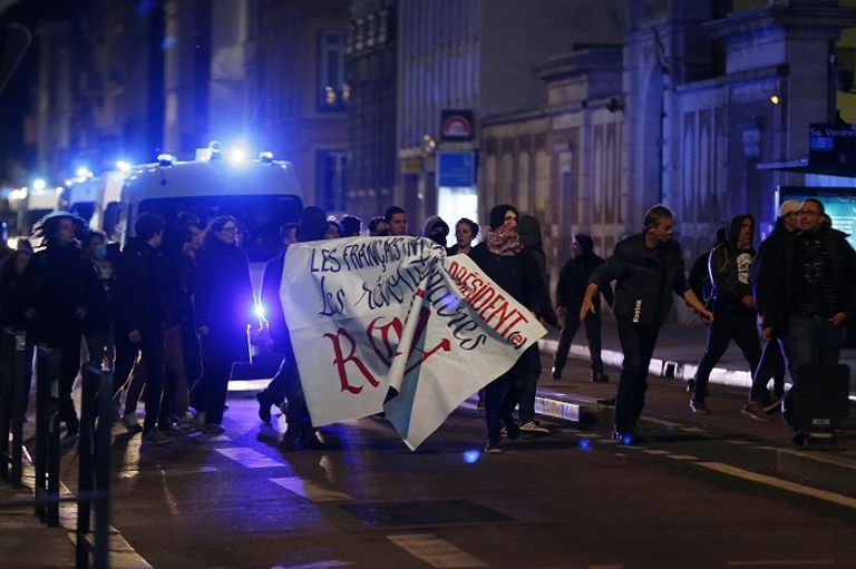 3 مشاهد مختلفة بعد إعلان نتيجة الانتخابات الرئاسية بفرنسا