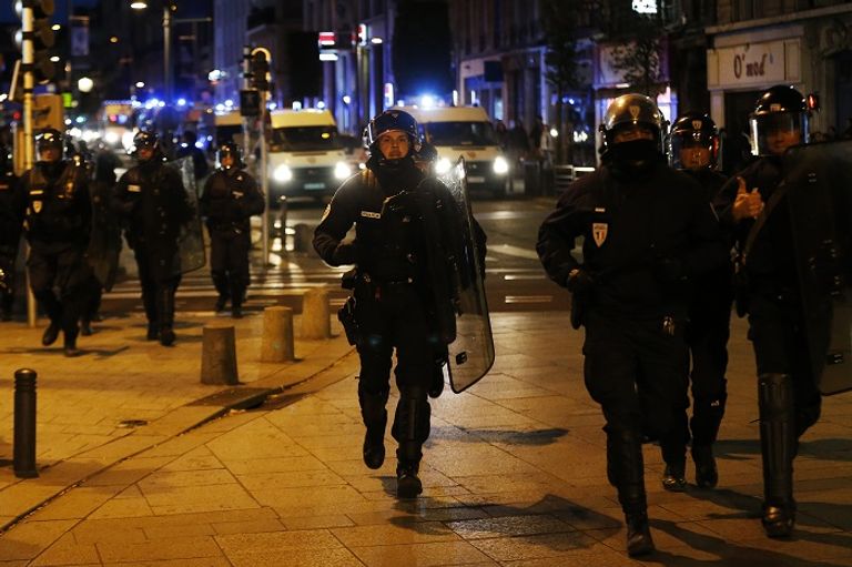 3 مشاهد مختلفة بعد إعلان نتيجة الانتخابات الرئاسية بفرنسا