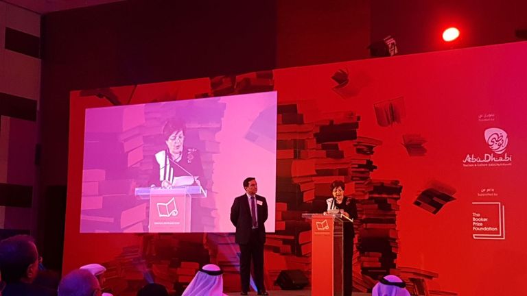 الروائي السعودي محمد حسن علوان يتسلم جائزة البوكر