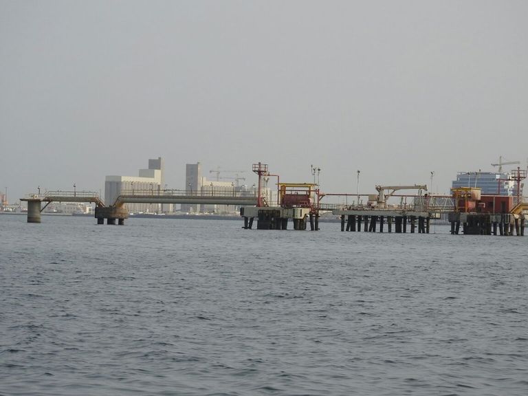 الداخلية السعودية تحبط محاولة إرهابية لتفجير محطة بترولية 