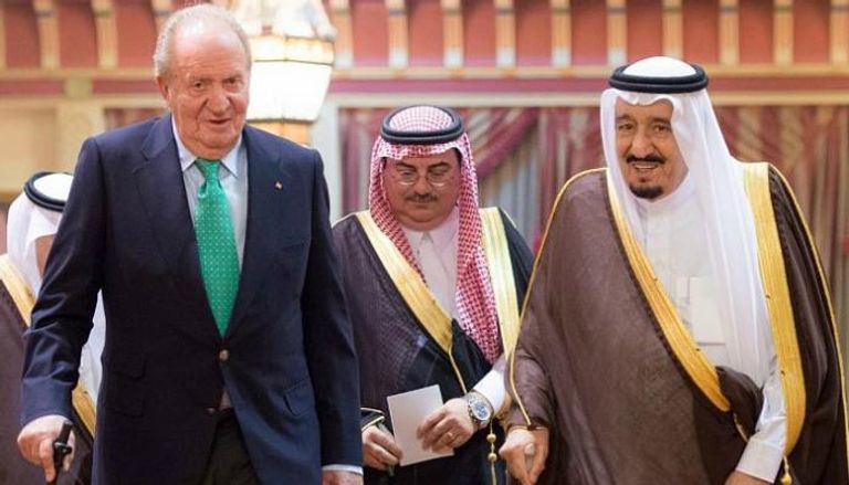 العاهل السعودي يستقبل ملك إسبانيا السابق
