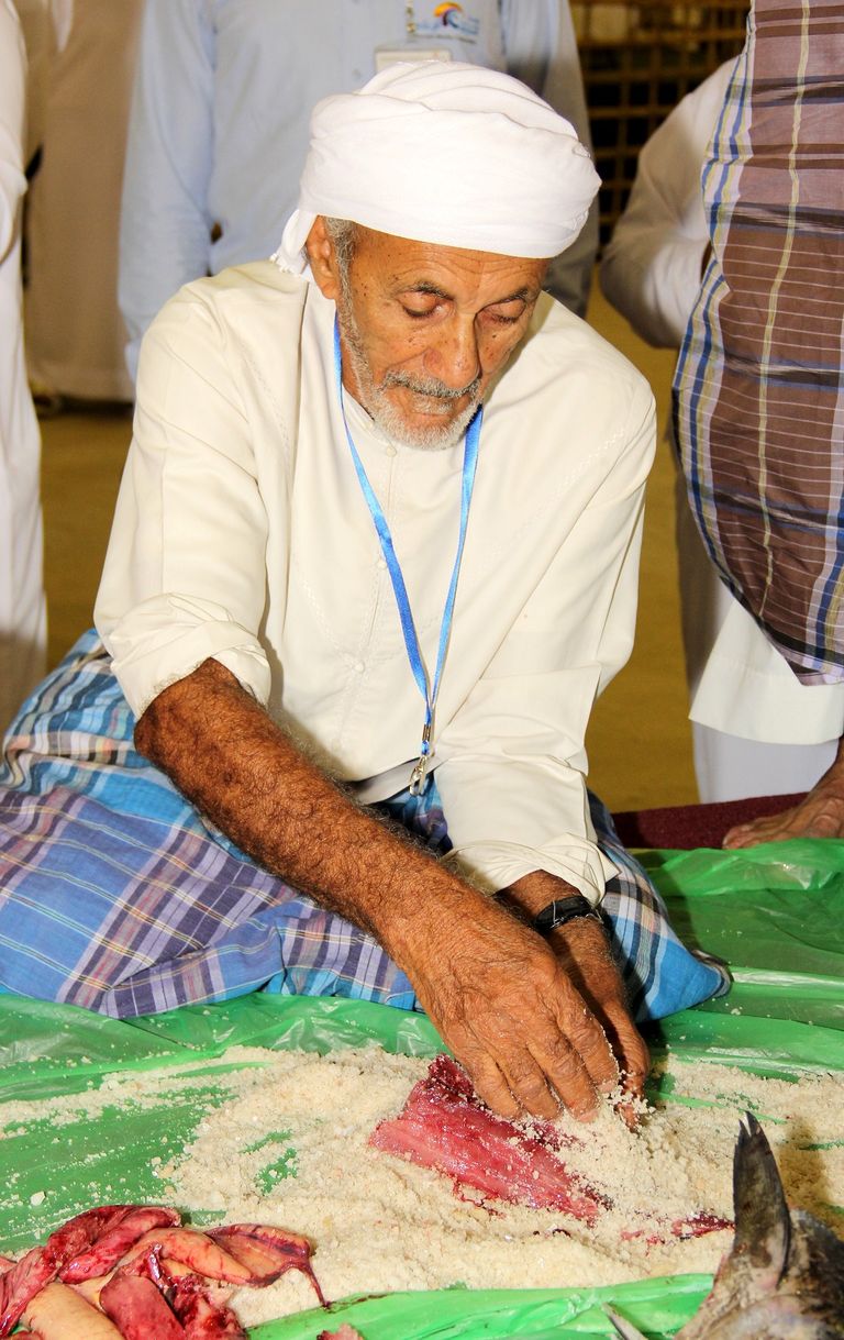 انطلاق المهرجان على ضفاف ميناء مدينة دبا الحصن