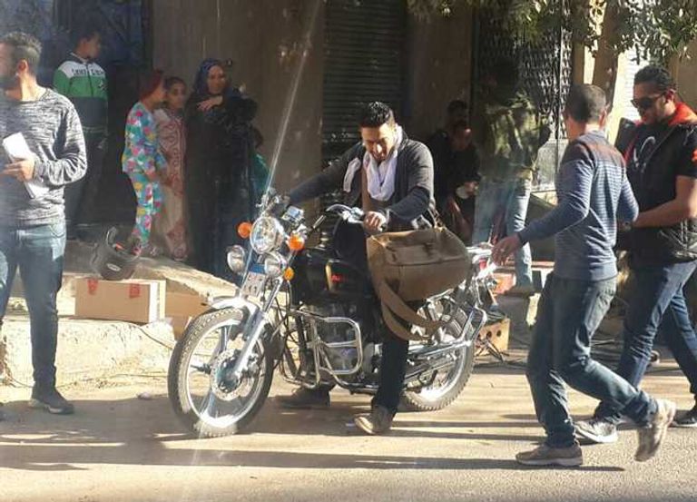 حمادة هلال خلال تصوير المسلسل