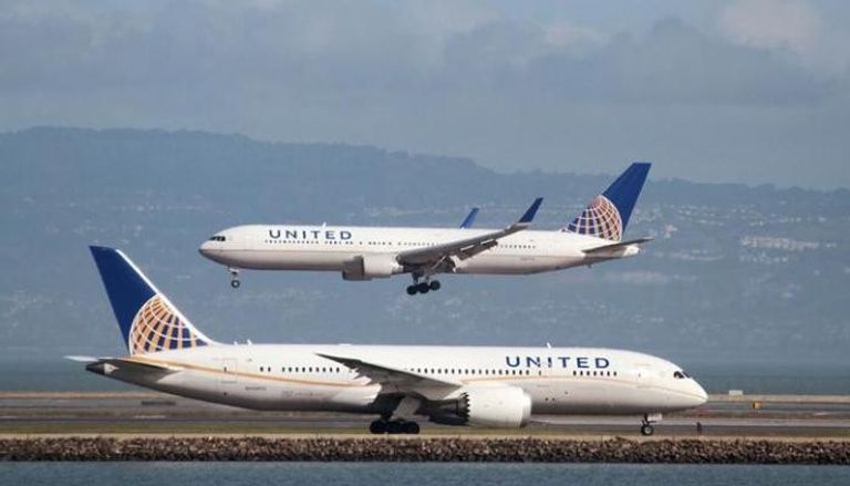 طائرتين تابعتين لشركة يونايتد ايرلاينز الأمريكية في مطار سان فرانسيسكو