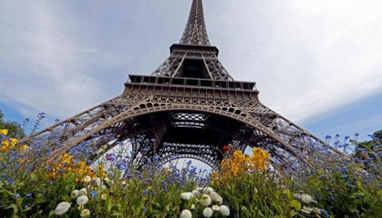 برج إيفل أحد أبرز المعالم السياحية في باريس - أرشيفية