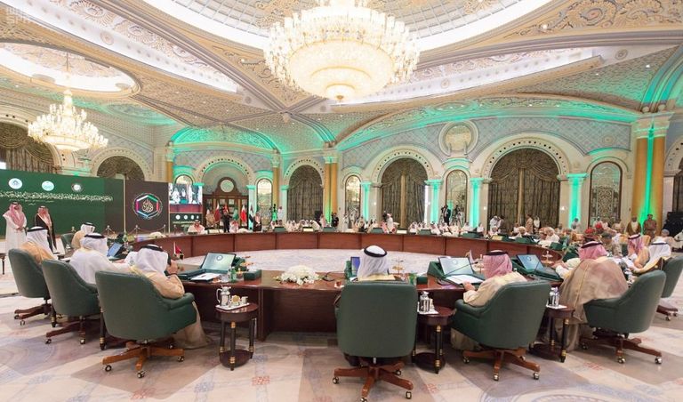 صورة تذكارية لوزراء الداخلية والدفاع والخارجية بدول المجلس