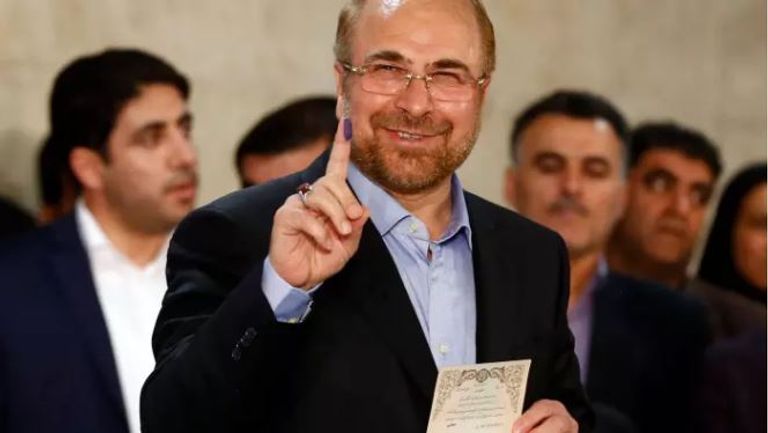 رئيسي يرى أن لزوجته تأثيرا