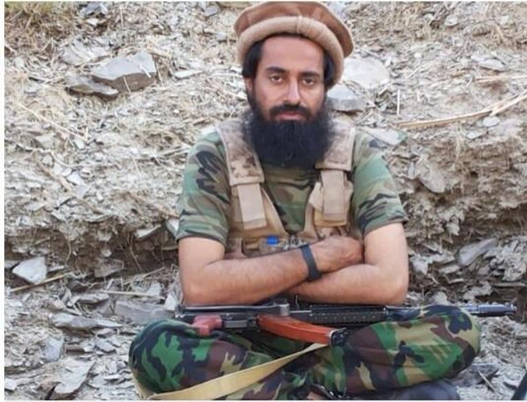 صلاح الدین فاروقي قائد جيش العدل صورة لأحد جنود حرس الحدود الإيراني
