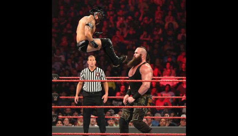 كاليستو يدفع برون سترومان داخل صندوق القمامة