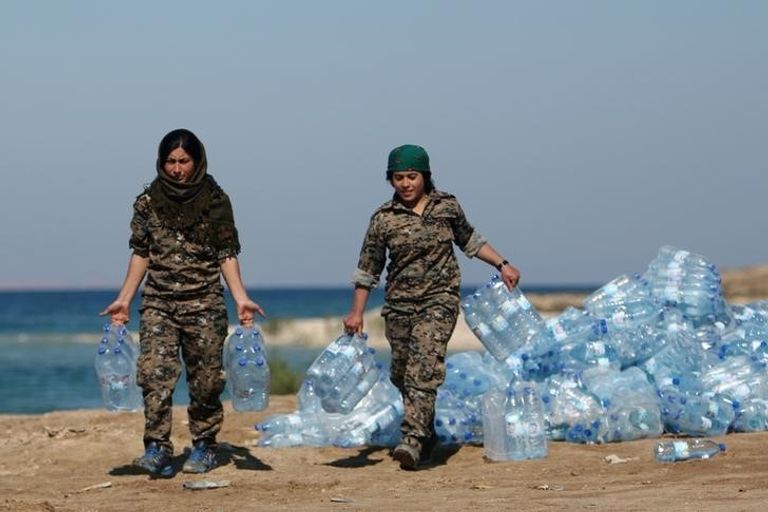 صورة لمقاتلات ضمن"قوات سوريا الديمقراطية" منشورة على موقعها الإلكتروني عناصر من قوات سوريا الديمقراطية (رويترز)