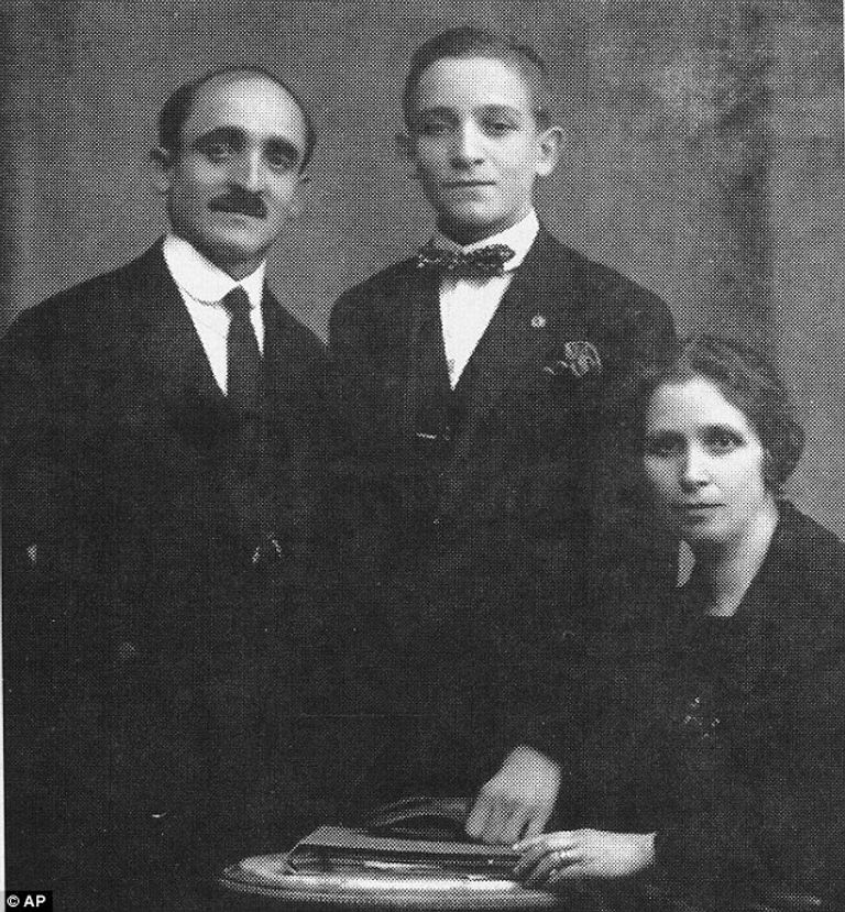 البابا فرانسيس عاش طفولته كأي طفل آخر