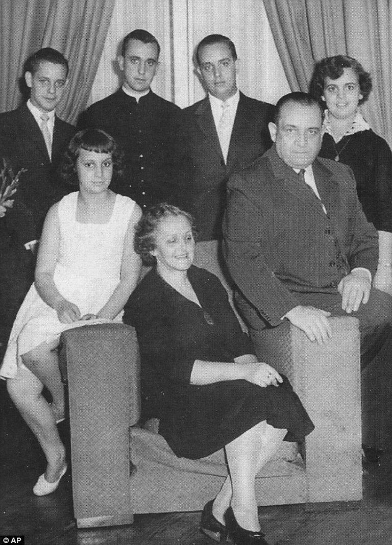 البابا فرانسيس عاش طفولته كأي طفل آخر