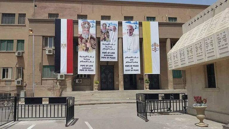 استعداد الكاتدرائية لزيارة بابا الفاتيكان 