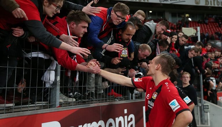 لاعبو ليفركوزن مع الجماهير