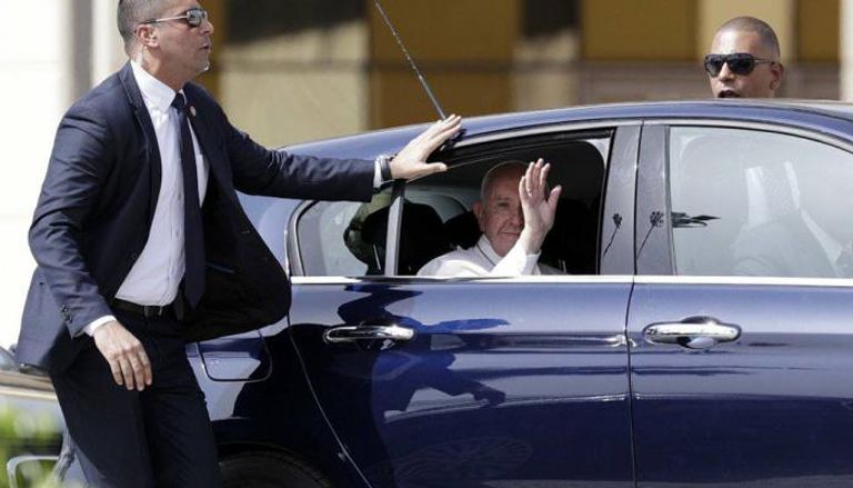تعرف على سيارة البابا فرانسيس التي تجول بها في مصر 