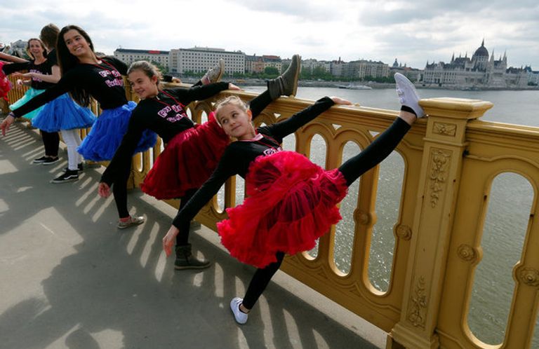 بودابست تحتفل باليوم العالمي للاستعراض