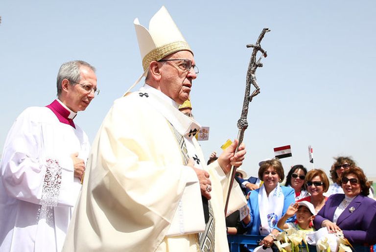 بابا الــفاتيكان يترأس قداسا للسلام في مصر