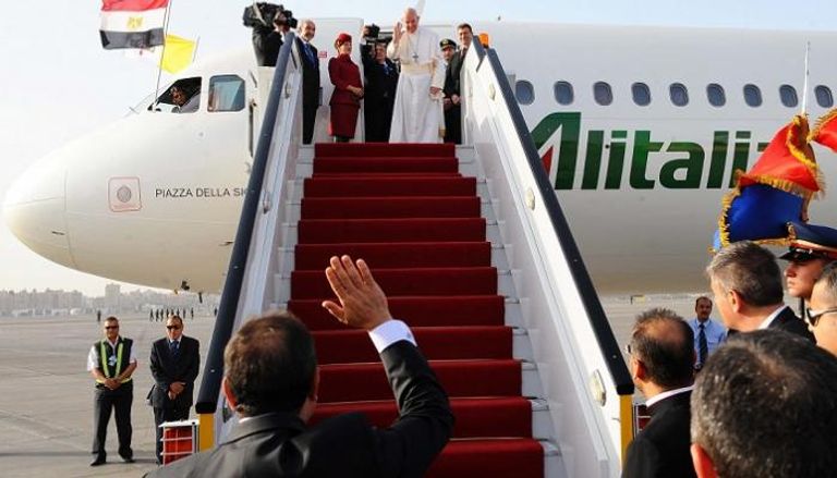 البابا فرنسيس يغادر مصر