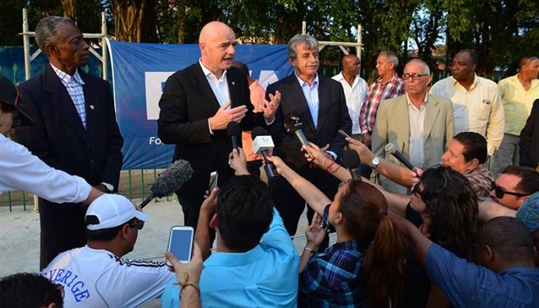 إنفانتينو خلال زيارته لكوبا