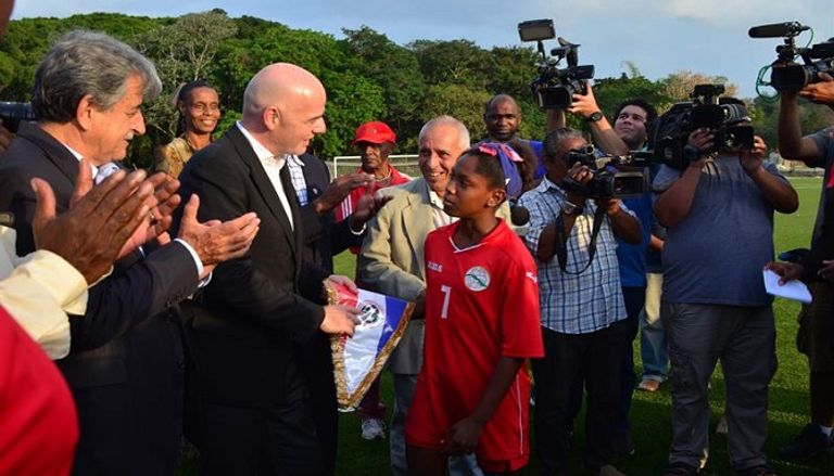 إنفانتينو خلال زيارته لكوبا