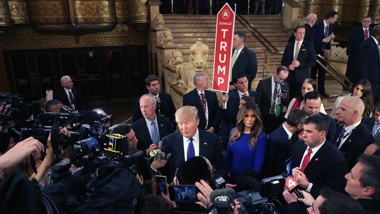 معركة ترامب مع الإعلام بدأت منذ اليوم الأول لحكمه