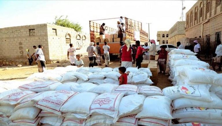 مساعدات الإمارات الغذائية لأهالي ميفعة بشبوة اليمنية