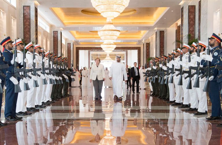 الشيخ محمد بن زايد في وداع ميركل