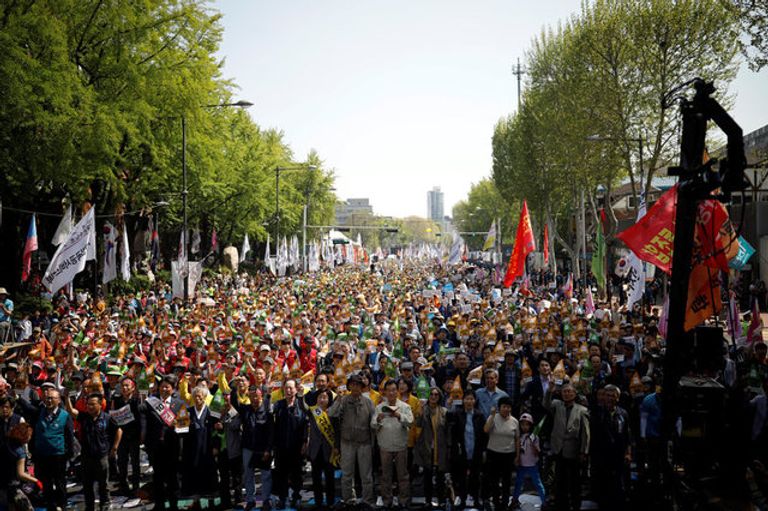 العالم يحتفل اليوم بعيد العمال 