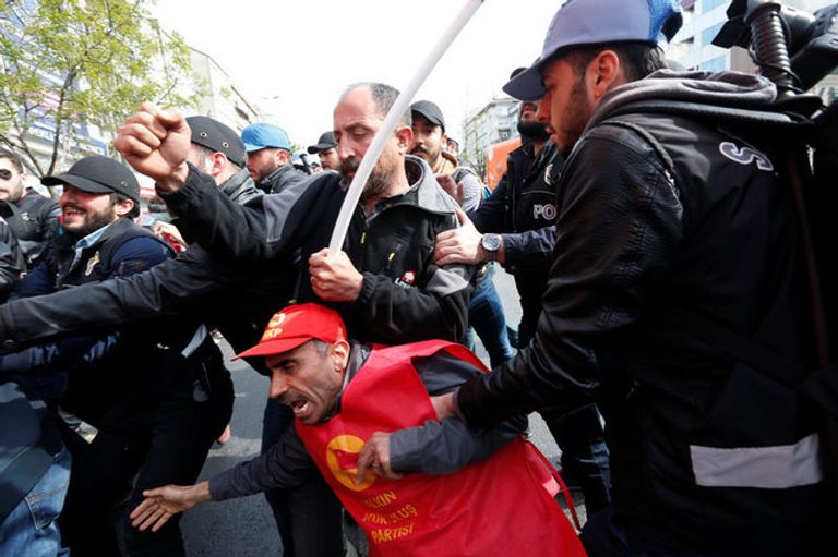 العالم يحتفل اليوم بعيد العمال 