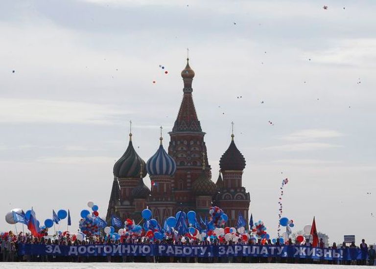 العالم يحتفل اليوم بعيد العمال 