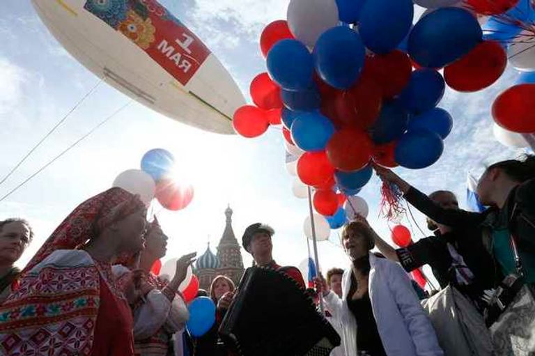 العالم يحتفل اليوم بعيد العمال 