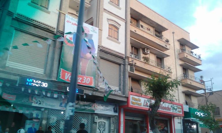 ملصقات الدعاية الانتخابية بالجزائر