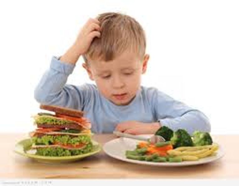 الوجبات السريعة خطر على صحة الأطفال